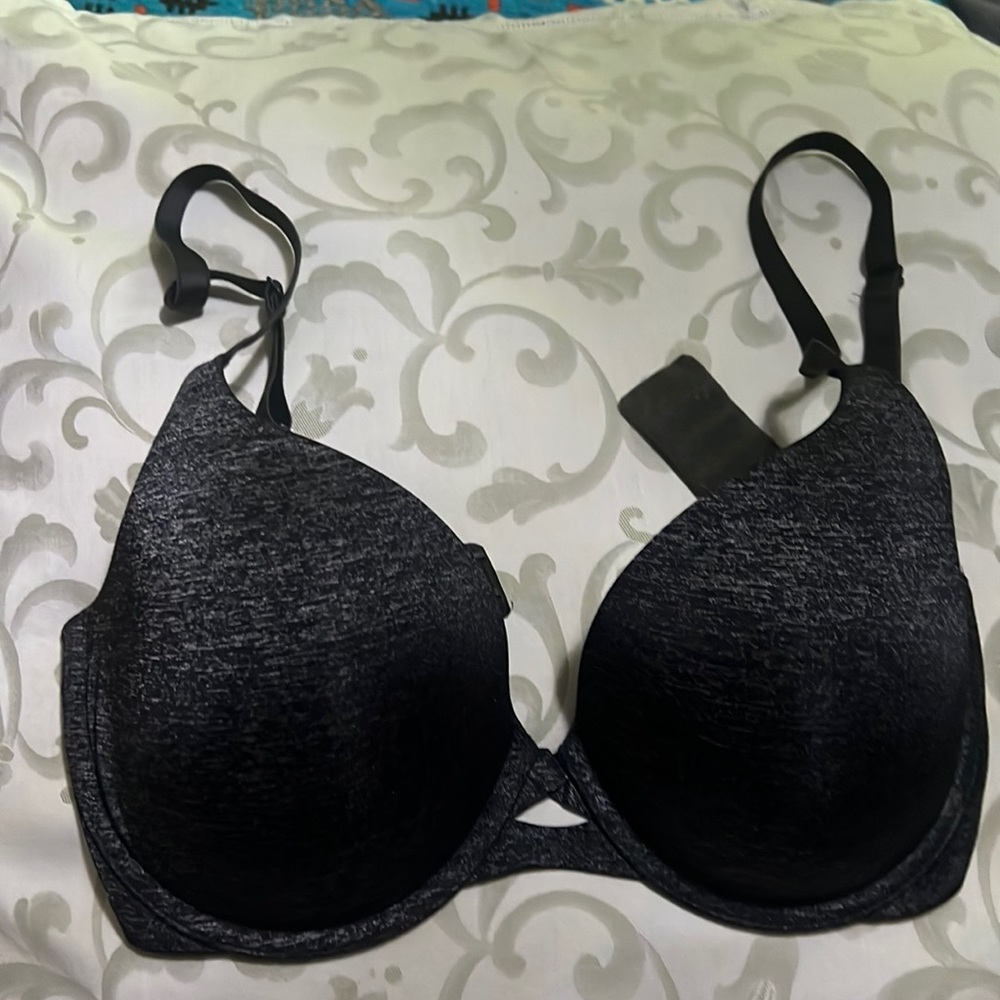 Victoria’s Secret bra size 34 DDD EUC